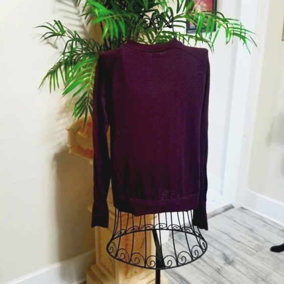 Kit and Ace  Maroon Crewneck Wome's Top. Size: Small. - Picture 2 of 7